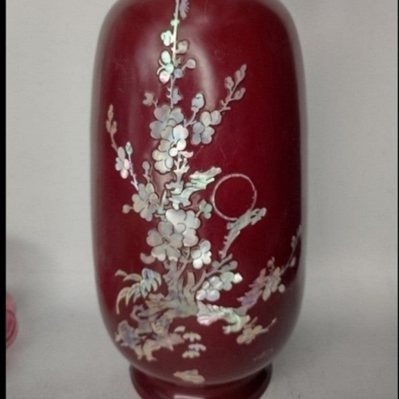 Vintage wooden vase with enamel overlay and a floral mother of pearl design embe - Picture 4 of 6